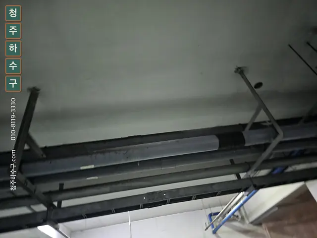 지하 주차장 천장 배관